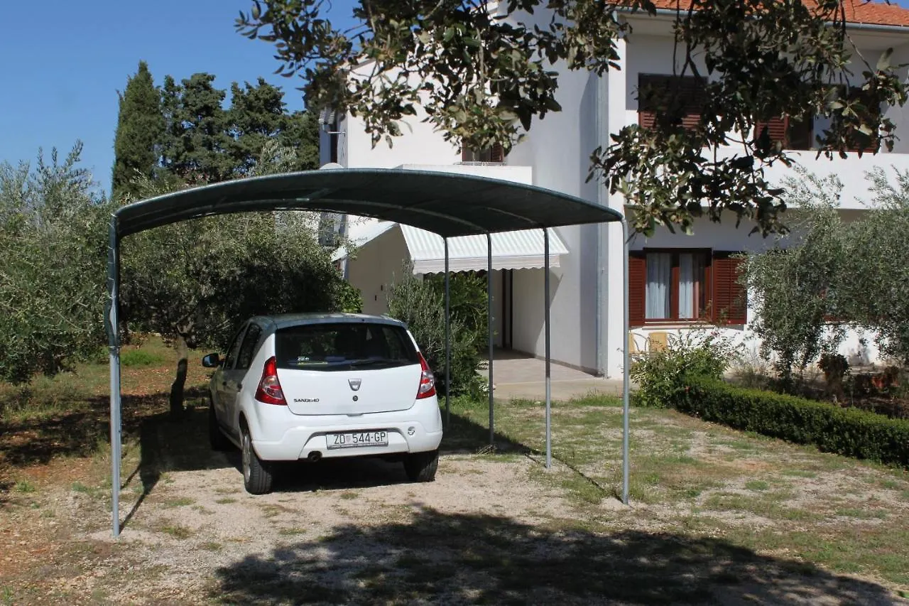 Apartments With A Parking Space Ugljan - 8403